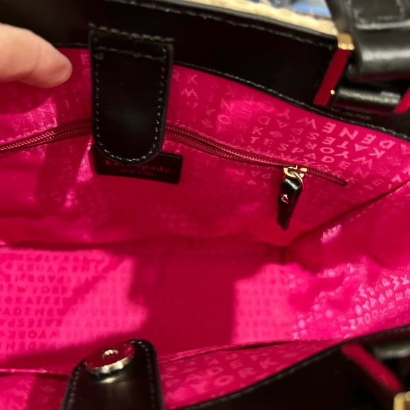Beautiful Kate Spade Crossbody, woven bag with black leather trim, pink interior - Picture 4 of 7